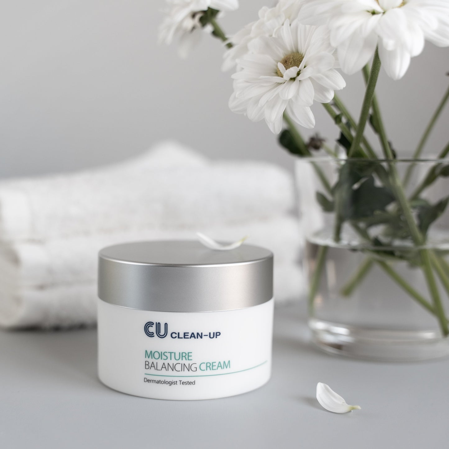 Moisturizing balancing cream by CuSkin (Professional Cosmeceutical)