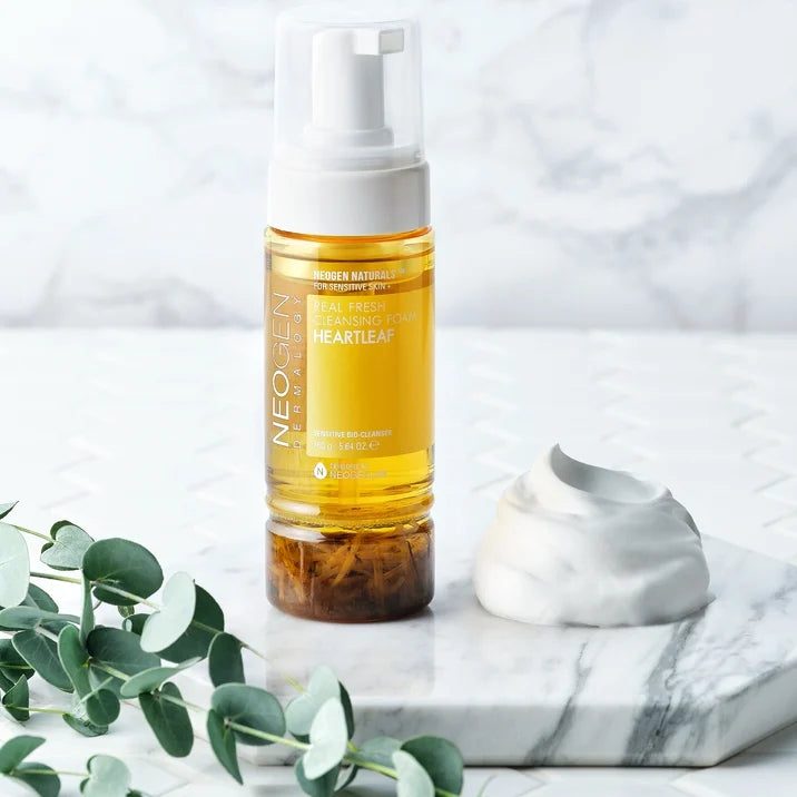 Cleansing foam with Houttuynia by NEOGEN